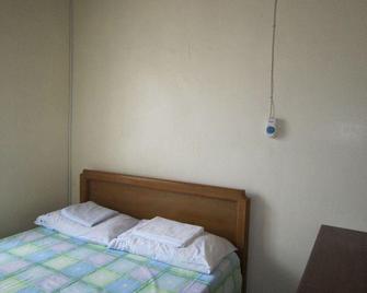Palm Village Guesthouse - Siquijor - Bedroom