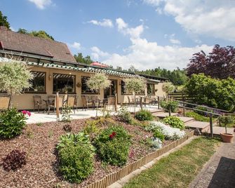 Hotel Im Tannengrund - Langelsheim - Innenhof