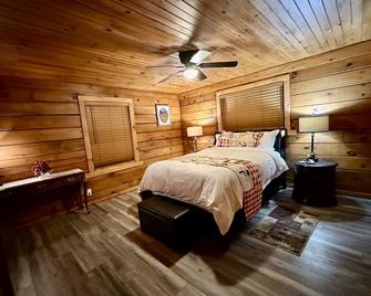 The Fabulous Black Hawk Log Cabin\nFamily and Pet - friendly - Black Hawk - Bedroom