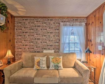 Cozy Knoxville Getaway about 8 Mi to Downtown! - Knoxville
