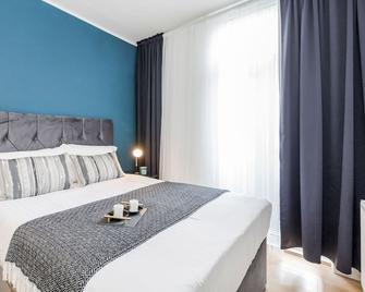 2 Bedrooms Serviced Apartment Excel Exhi - London - Bedroom