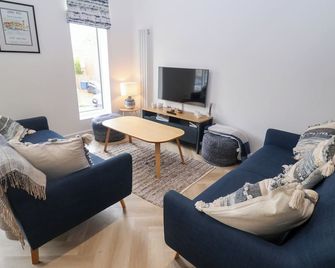 Salt Marsh House, Southwold, Pet Friendly, With A Garden In Southwold - Southwold - Living room