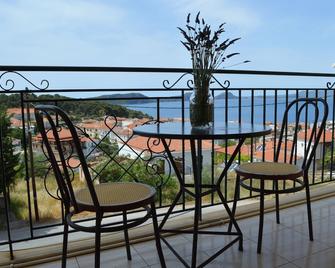 Best House Sea View Apartment - Pylos - Balkón