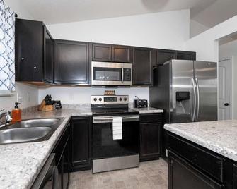 The Ark Encounter Retreat - Walton - Kitchen