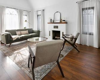 Near downtown LA - East Los Angeles - Living room