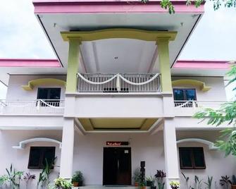 RedDoorz @ Jalan Cendrawasih Timika - Timika - Edificio