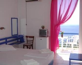 Kavos Bay Seafront Hotel - Agia Marina - Bedroom