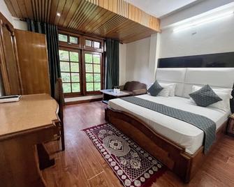 Hotel Kumar's - Dalhousie - Bedroom