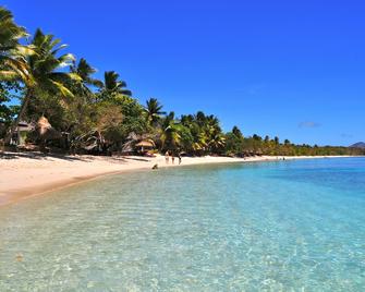 藍礁湖海灘度假酒店 - 那庫拉島 - 海灘