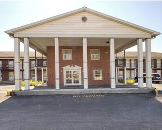 Capital O First Heritage Inn Rantoul Il I 57 - Rantoul - Budova