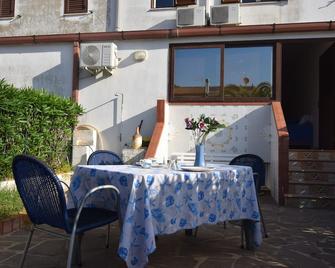 Villino Le Palme, Laghi Di Sibari, Cosenza - Cassano all'Ionio - Patio