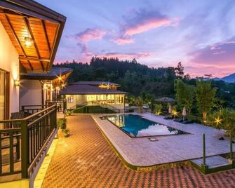 Okwin Resort - Nawalapitiya - Piscina
