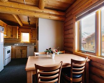 Miette Mountain Cabins - Pocahontas - Dining room