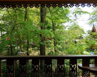 Akchanok Homestay - Phitsanulok - Balcón