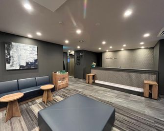 Hotel Route-Inn Toyama Ekimae - Toyama - Building