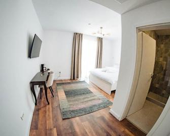 Hotel B4 - Oradea - Bedroom