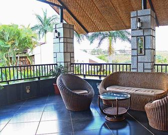 Cotton County Club And Resort - Hubli - Balcón