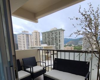 Lovely Condo 2 Bedrooms, 2 bathrooms, free 1 Parking at Waikiki Beach - Honolulu - Balcón