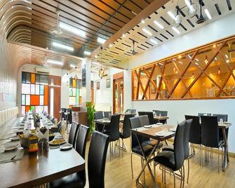 Hotel Lake View - Dūngarpur - Restaurante