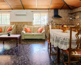 Cozy home in Doña Mencía with WiFi - Doña Mencía - Comedor