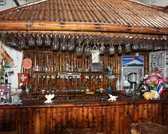 Octopussy Bungalow Beach Resort sijaitsee keskeisellä paikalla, joten pääset helposti tutustumaan kaupungin kiehtoviin turistikohteisiin - San Antonio - Bar