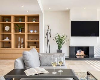 Jewel by AvantStay Panoramic Ocean Views in La Jolla - Del Mar - Living room