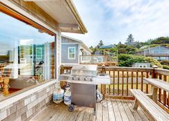 Shoreline Cottage Oceanfront Vacation Rental - Tillamook - Balcony