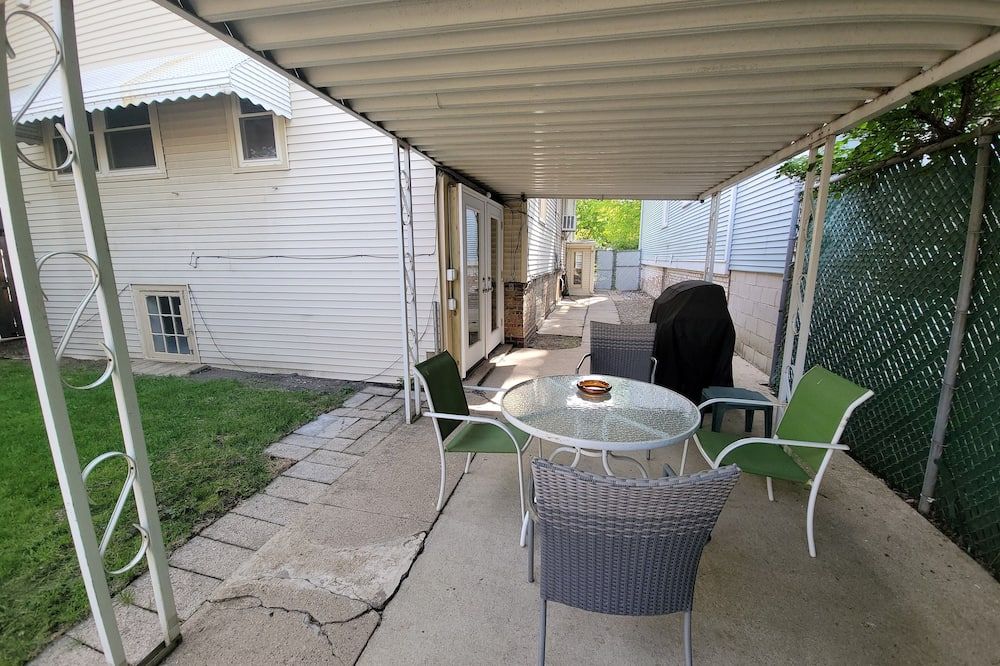 Logan Square 2Bed/1Bath Fully Furnished W/D Wi- Fi, Direct TV by Blueline Train - Chicago - Patio