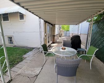 Logan Square 2Bed/1Bath Fully Furnished W/D Wi- Fi, Direct TV by Blueline Train - Chicago - Patio