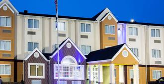 Microtel Inn & Suites by Wyndham Charleston WV - Charleston - Budynek