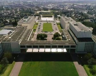 ibis budget Caen centre Gare - Caen - Building