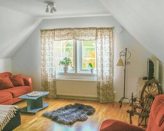Awesome Apartment In Ygne With Wifi - Visby - Olohuone
