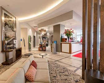 Hilton Garden Inn Louisville Downtown - Louisville - Lobi
