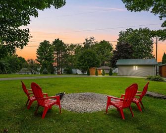 Luxury 3br Cabin With Patio Large Yard And Bbq! - Delta - Patio