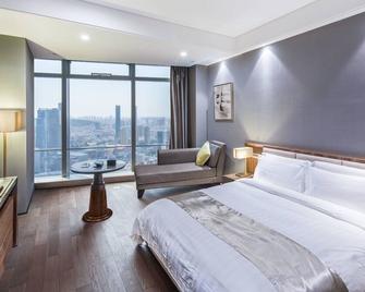 Grand Madison Qingdao Harbour-view Central (Former Qingdao Farglory Hotel) - Qingdao - Bedroom
