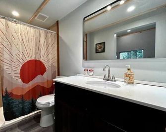 Escape to the Tiny Hideaway Cabin - Snohomish