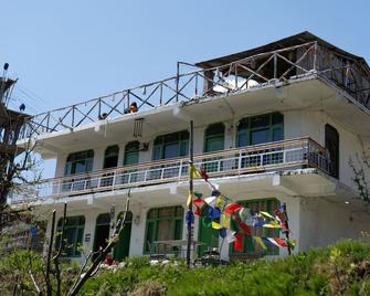 Nomadic Den Manali - Manali - Building
