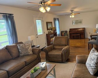 Alberta's Place Private House - Corbin - Wohnzimmer