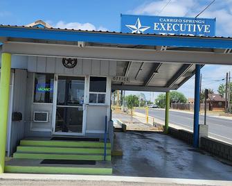 Carrizo Executive Inn - Carrizo Springs - Gebouw