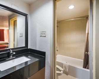 Motel 6-Houston, Tx - Brookhollow - Houston - Bathroom