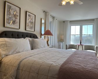 Surfside Inn - Hubbards