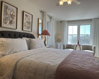 Surfside Inn - Hubbards