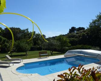 Very beautiful villa with swimming pool and adjoining one-bedroom apartment in the Uchaux mountains - Uchaux - Pool