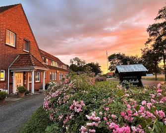 Landhotel Alte Schule - Hotel Garni - Wangerland - Gebäude