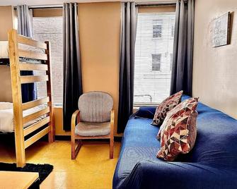 Stay Pittsburgh Hostel - Pittsburgh - Living room