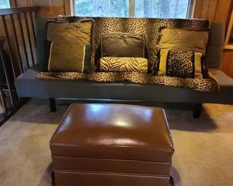 Cozy, Secluded, Pet Friendly Cabin with Private Hot Tub. - Lopez Island - Sala de estar