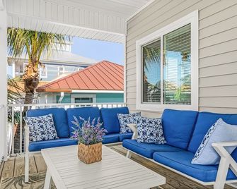 Welcome To 246 Delmar Ave - Vacation Rental 3 Bedroom Home by RedAwning - Fort Myers Beach - Balkon