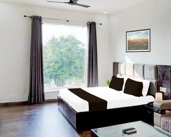 Collection O The God's Palace Resort - 메루트 - 침실