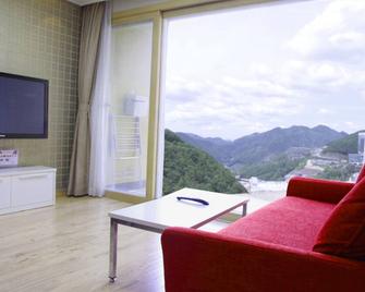 High Castle Resort - Gohan-eup - Living room