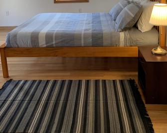 Entire Rental Unit Spacious Two Bed With Parking - Boston - Habitación